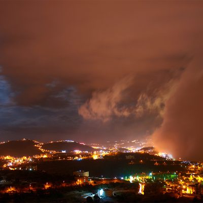 اندماج الغيوم بالقمر