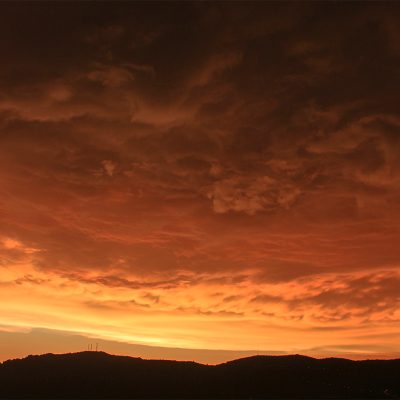 اندماج الغيوم مع غروب الشمس