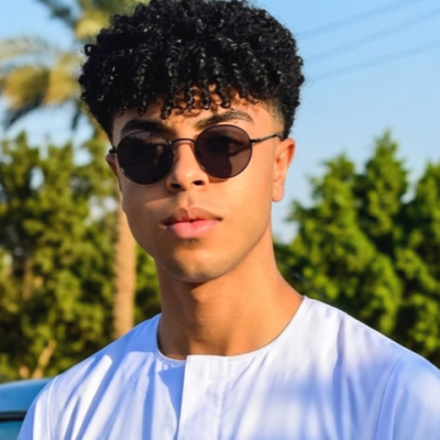 صورة للقارئ حسن عبد الصمد في قريته (